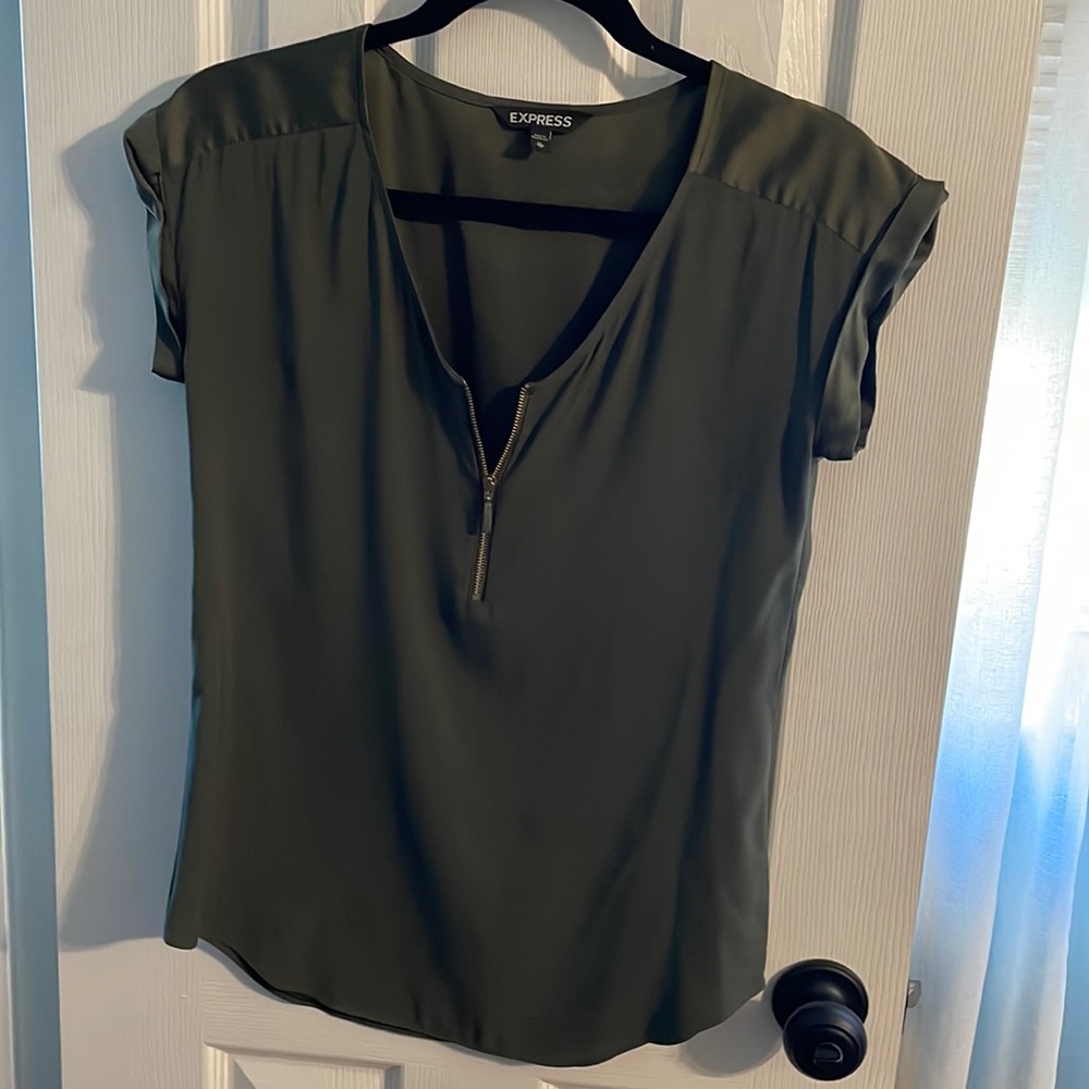 Express Size XS Army Green Short Sleeve Blouse